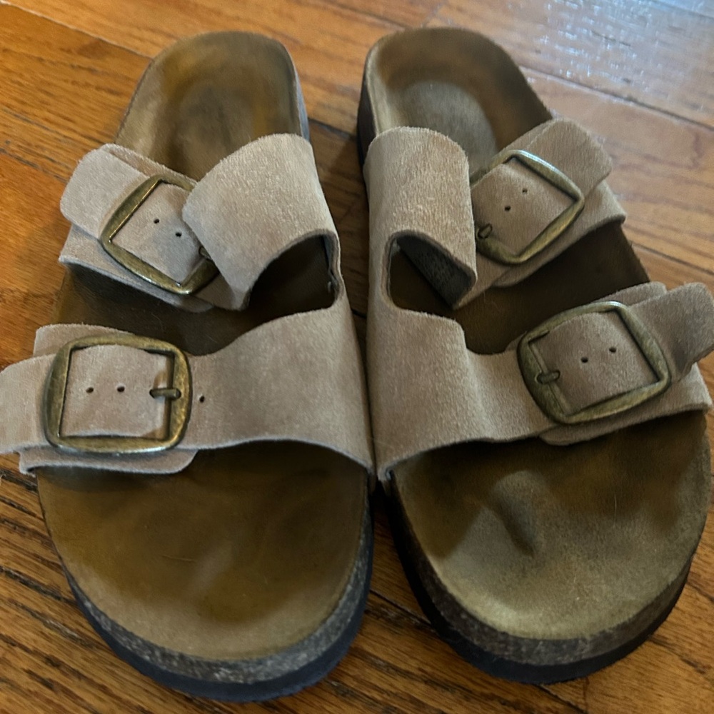 Universal thread sandals